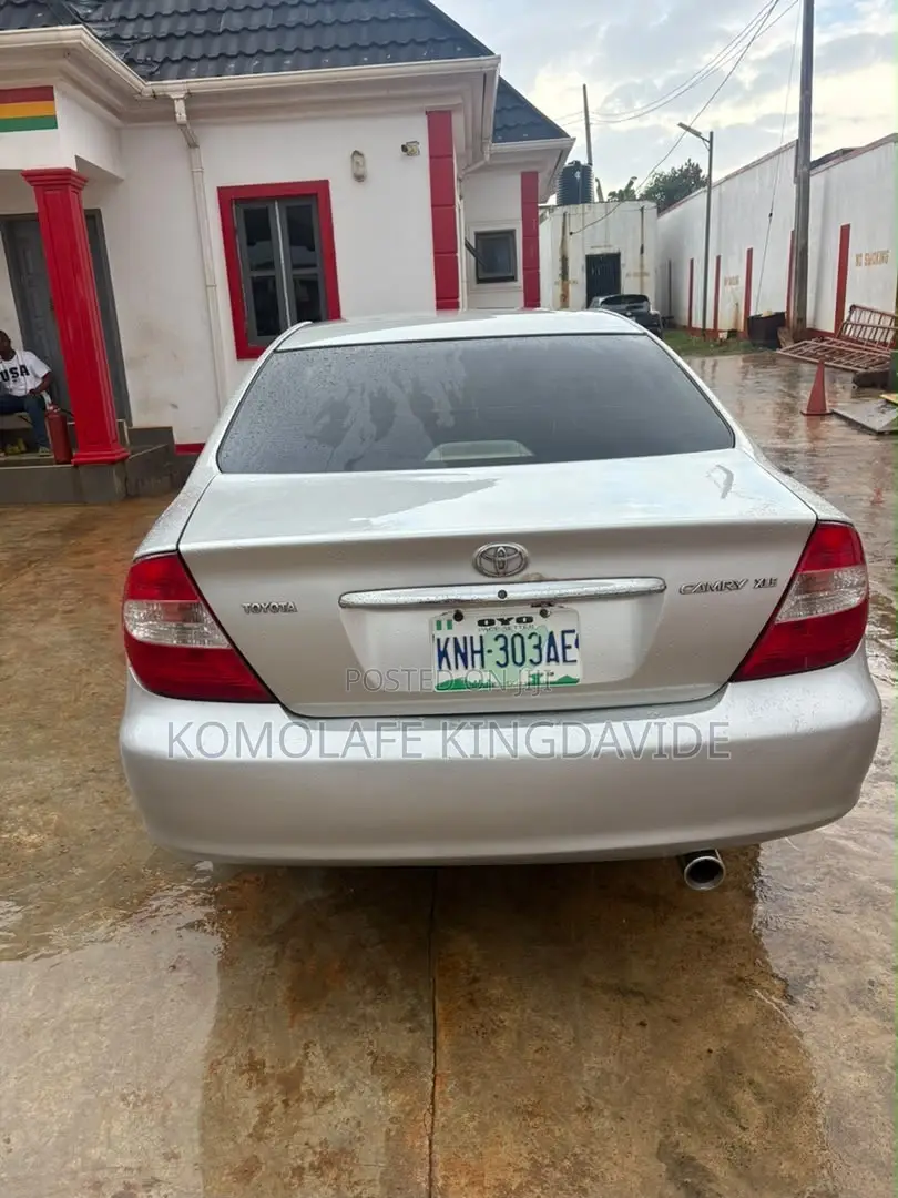 Toyota Camry XLE 4dr Sedan (2.4L 4cyl 4A) 2004 Silver