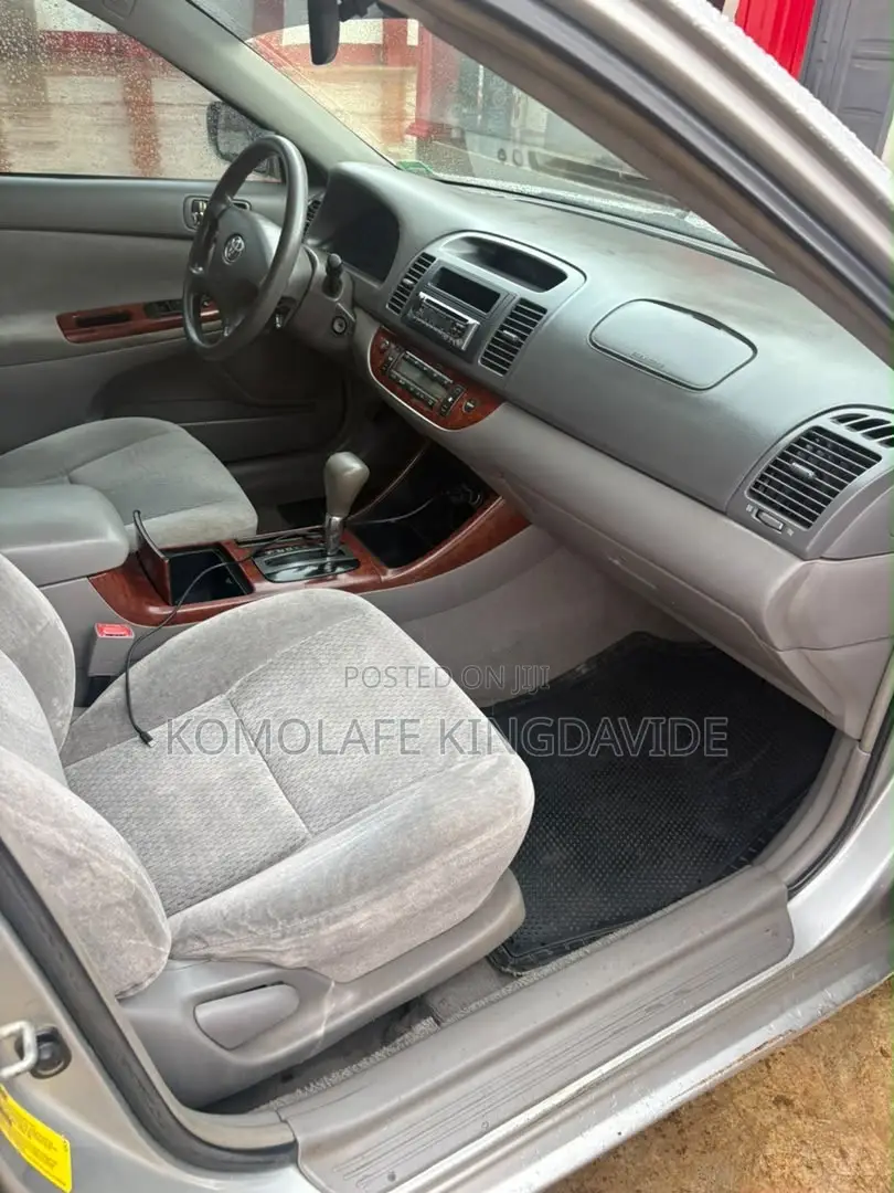 Toyota Camry XLE 4dr Sedan (2.4L 4cyl 4A) 2004 Silver