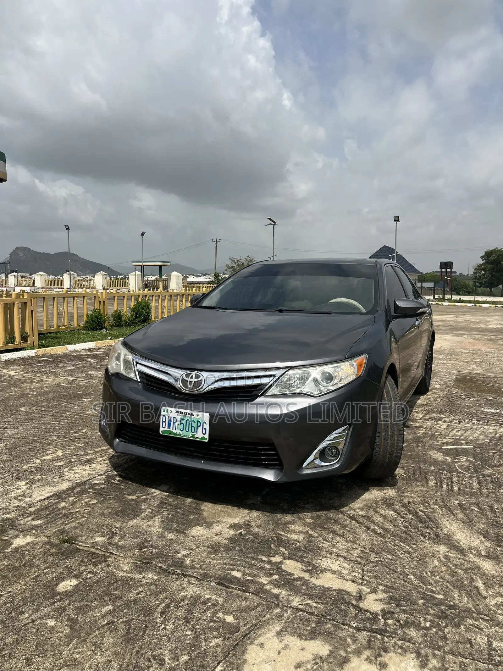 Toyota Camry XLE 4dr Sedan (2.5L 4cyl 6A) 2014 Gray