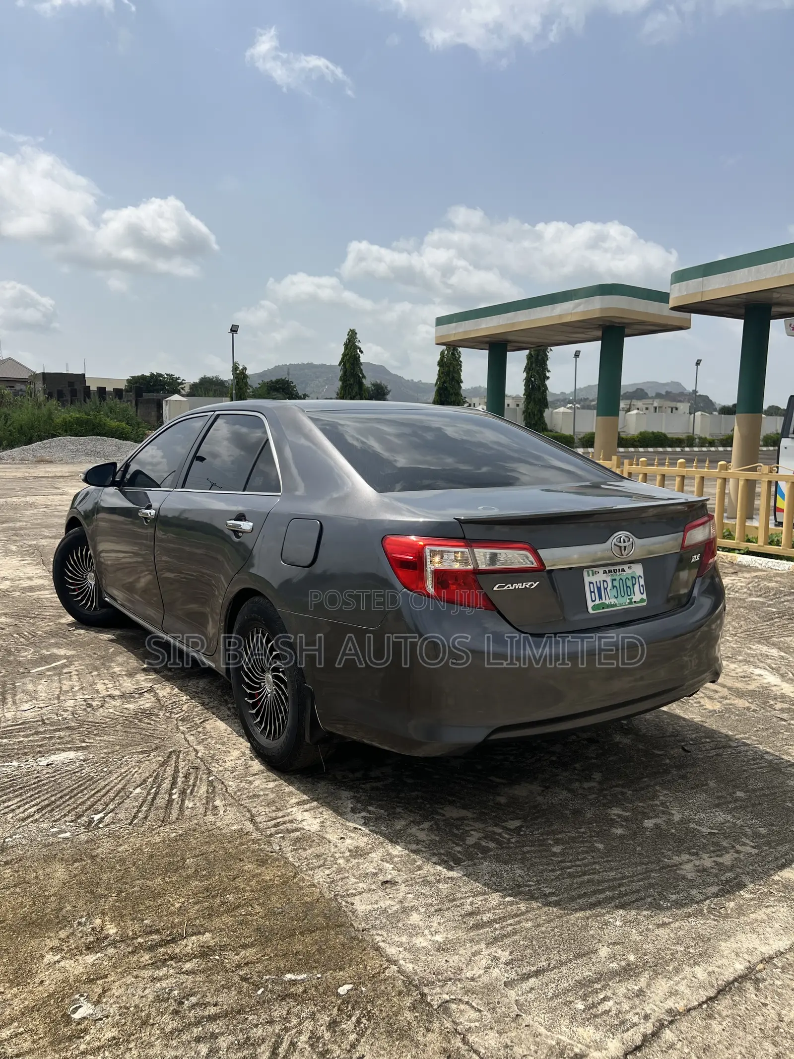 Toyota Camry XLE 4dr Sedan (2.5L 4cyl 6A) 2014 Gray