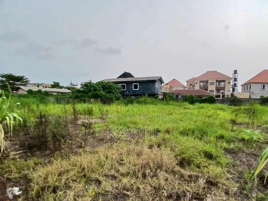 Land31⁄2plots of Dry Land - Inside a Gated/Fenced Environment