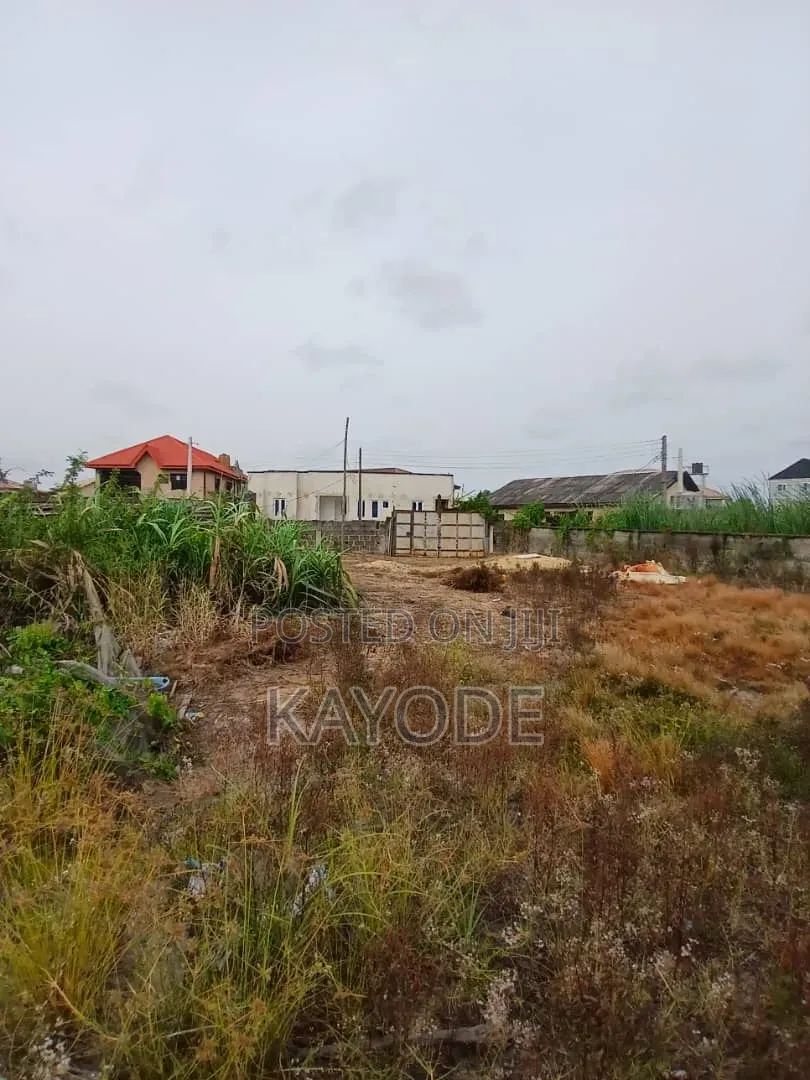 Land31⁄2plots of Dry Land - Inside a Gated/Fenced Environment
