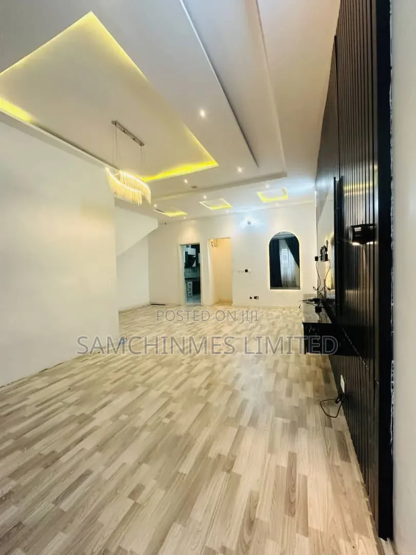 Mini Flat in Ikota for rent