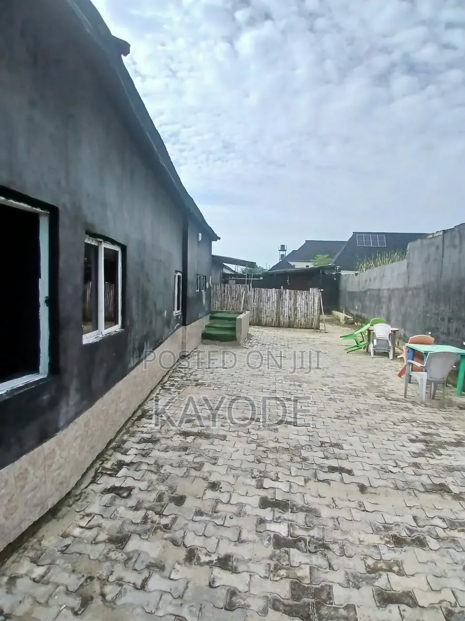 Furnished 10bdrm House in Off Lekki-Epe Expressway for sale