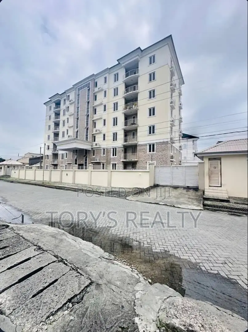 3bdrm Apartment in Lekki Phase 1 for rent