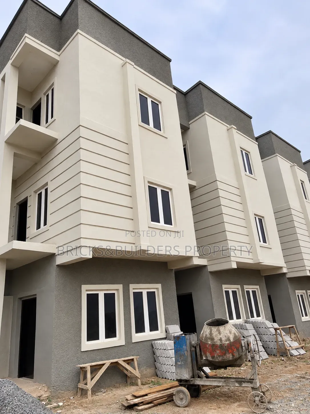 4bdrm Duplex in Guzape District for sale