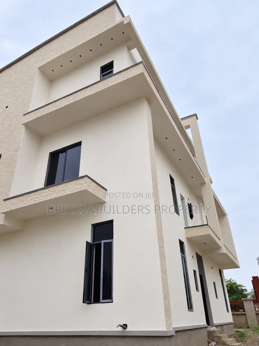 5bdrm Duplex in Guzape District for sale