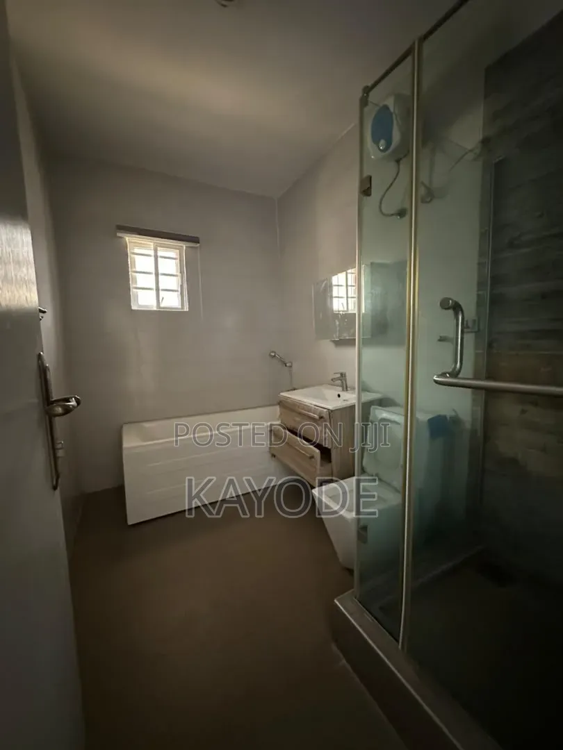 4bdrm Townhouse / Terrace in Alexandra Terraces, Ikate for rent