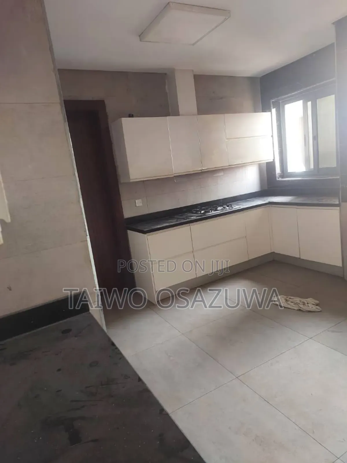 3bdrm Apartment in Admiralty Way, Lekki Phase 1 for rent