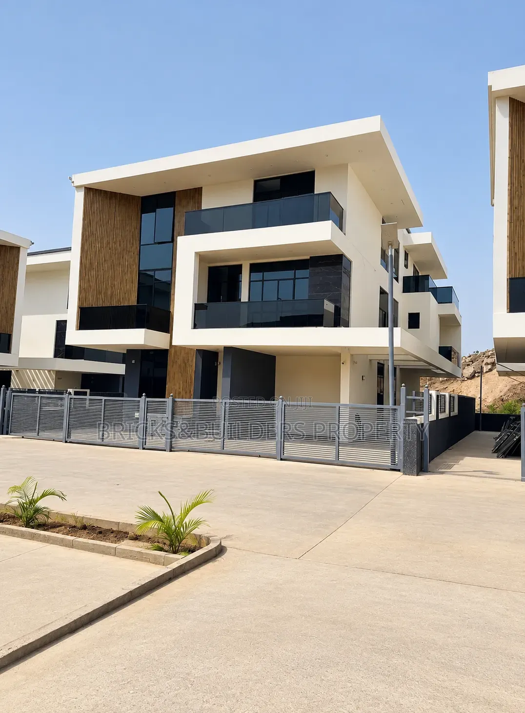 6bdrm Duplex in Guzape District for sale