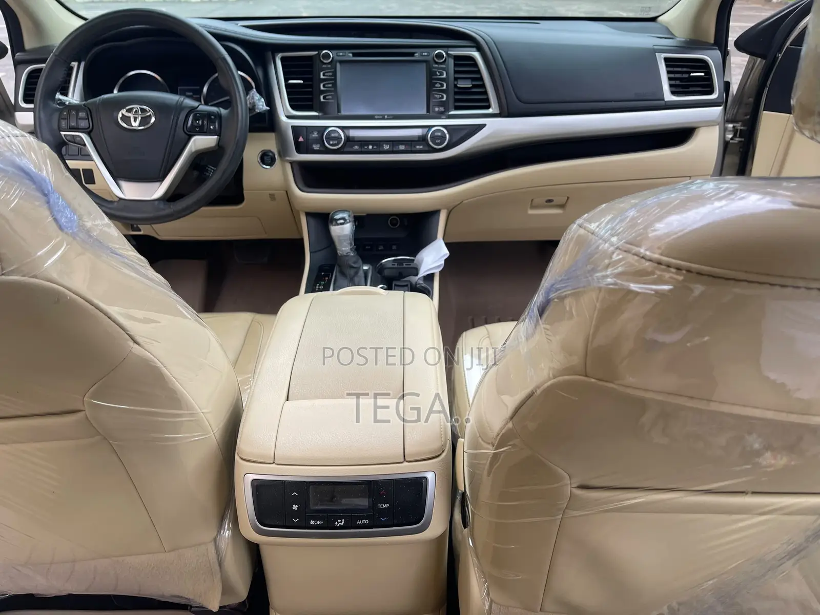 Toyota Highlander XLE 4dr SUV AWD (3.5L 6cyl 6A) 2015 Gold