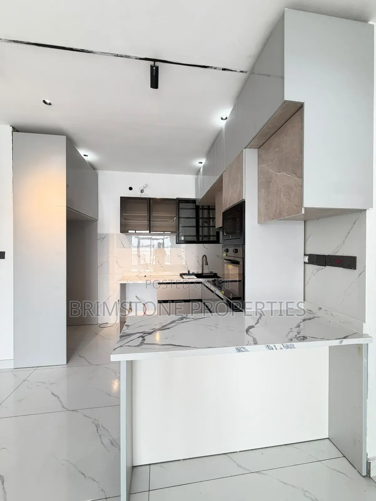 Furnished 2bdrm Apartment in Lekki Phase 1 for sale