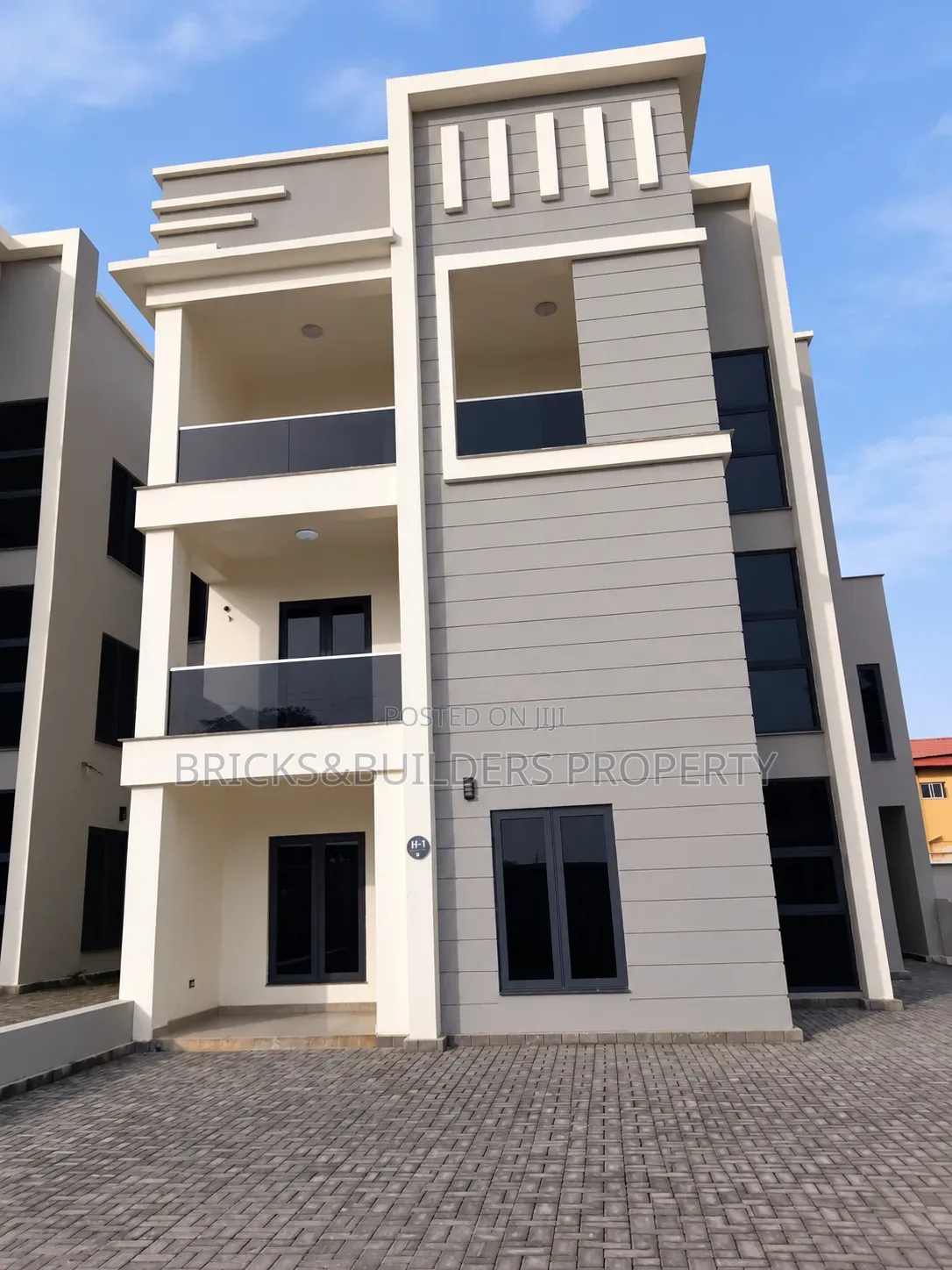 4bdrm Duplex in Guzape District for sale