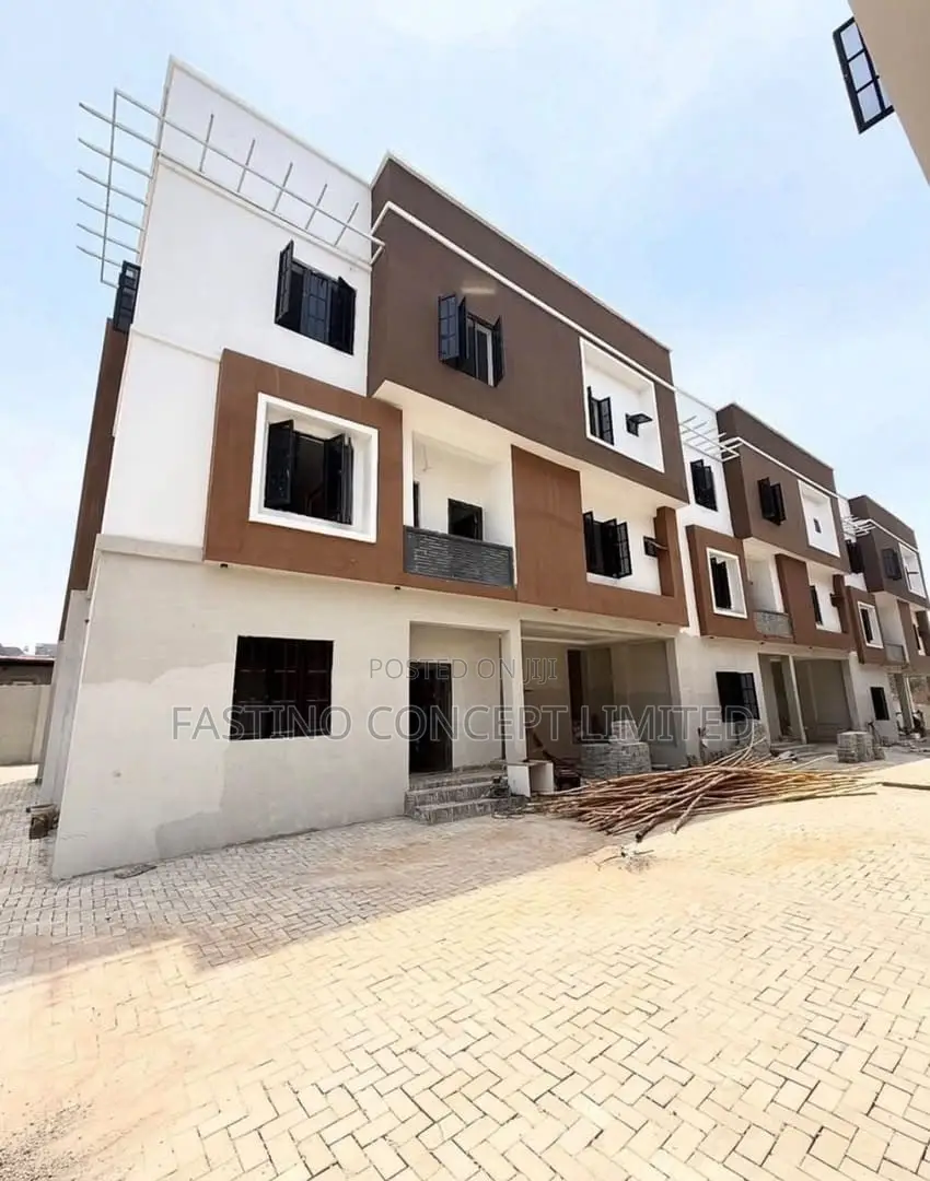 7bdrm Townhouse/Terrace in Guzape District for sale