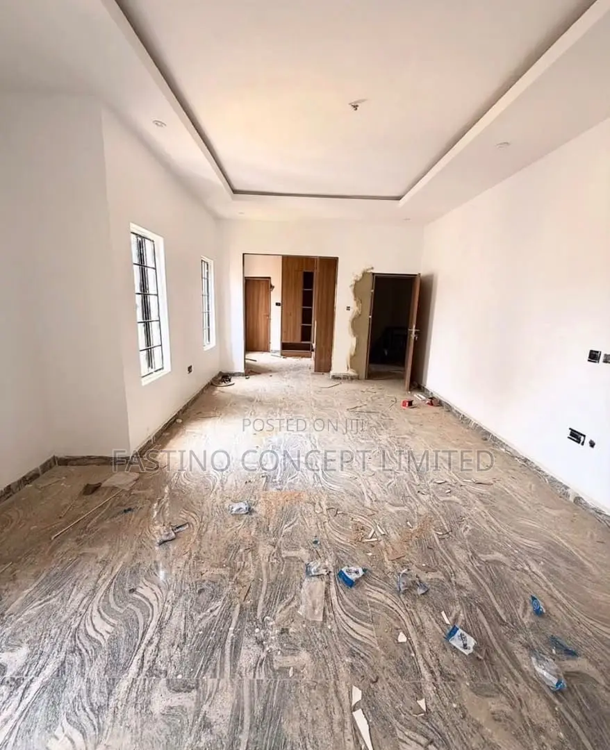 7bdrm Townhouse/Terrace in Guzape District for sale