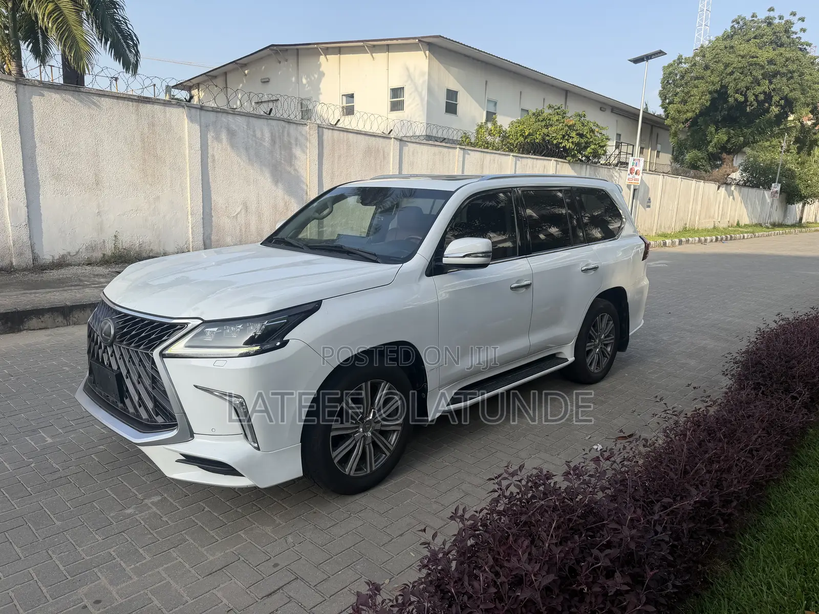 Lexus LX 570 AWD 2017 White