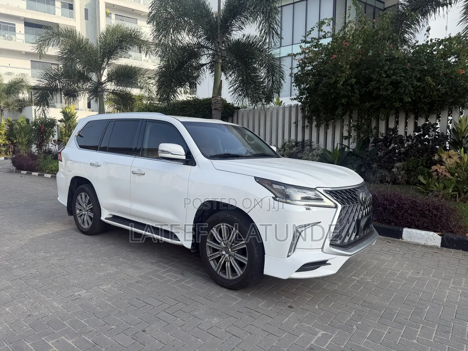Lexus LX 570 AWD 2017 White