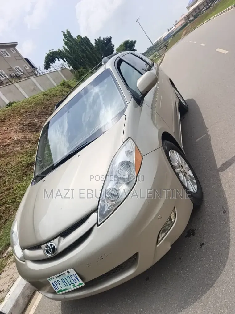 Toyota Sienna 2009 Gold