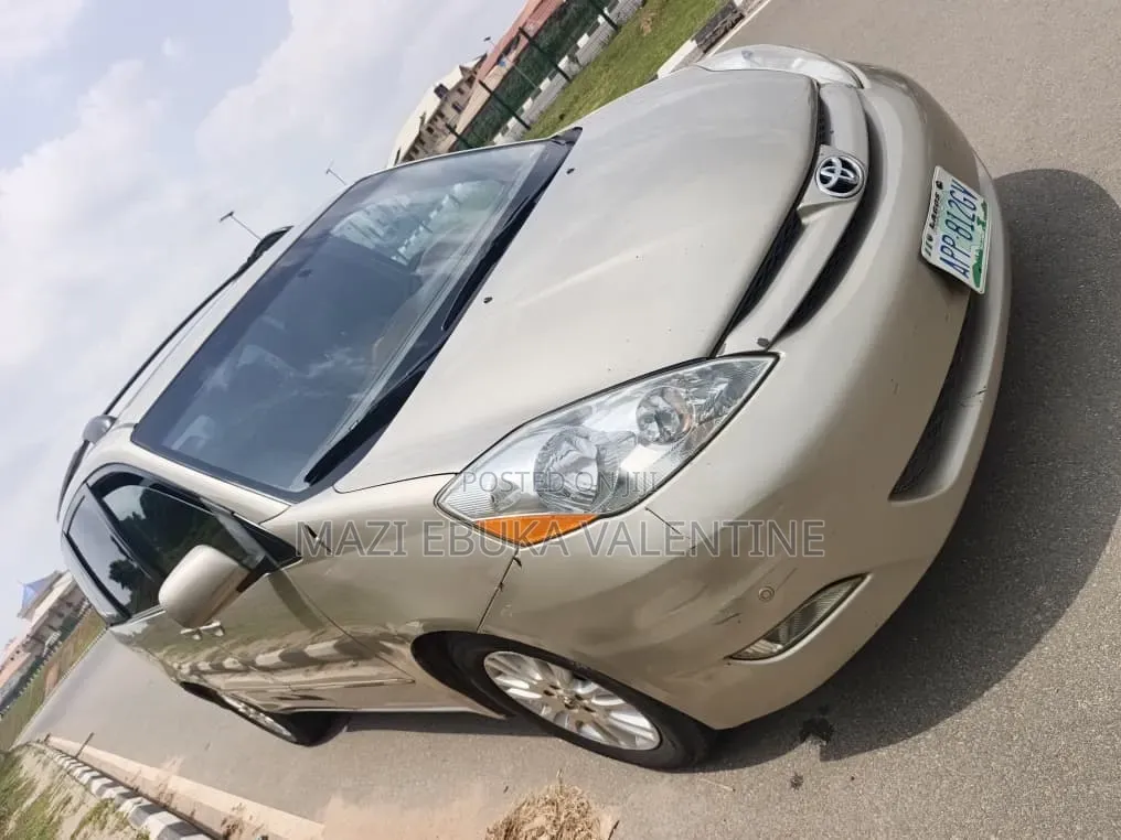 Toyota Sienna 2009 Gold