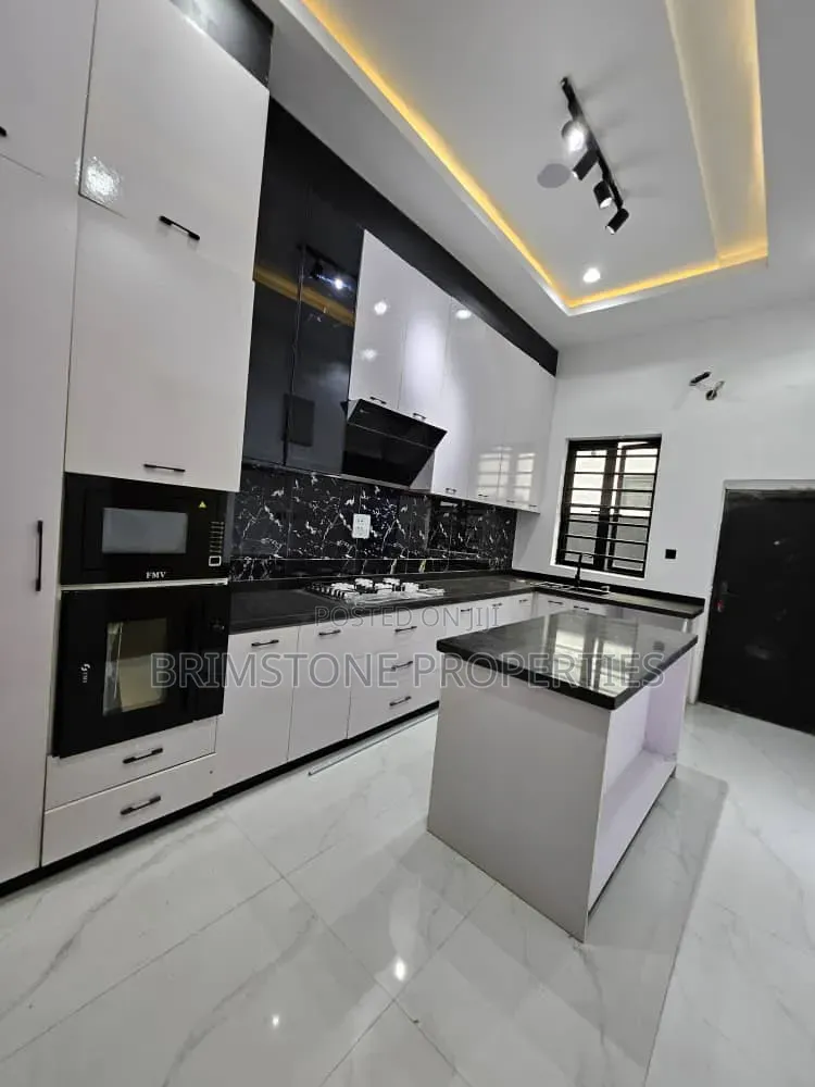 Furnished 4bdrm Duplex in Chevron for rent