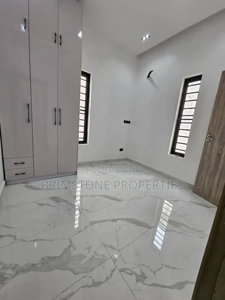 Furnished 4bdrm Duplex in Chevron for rent