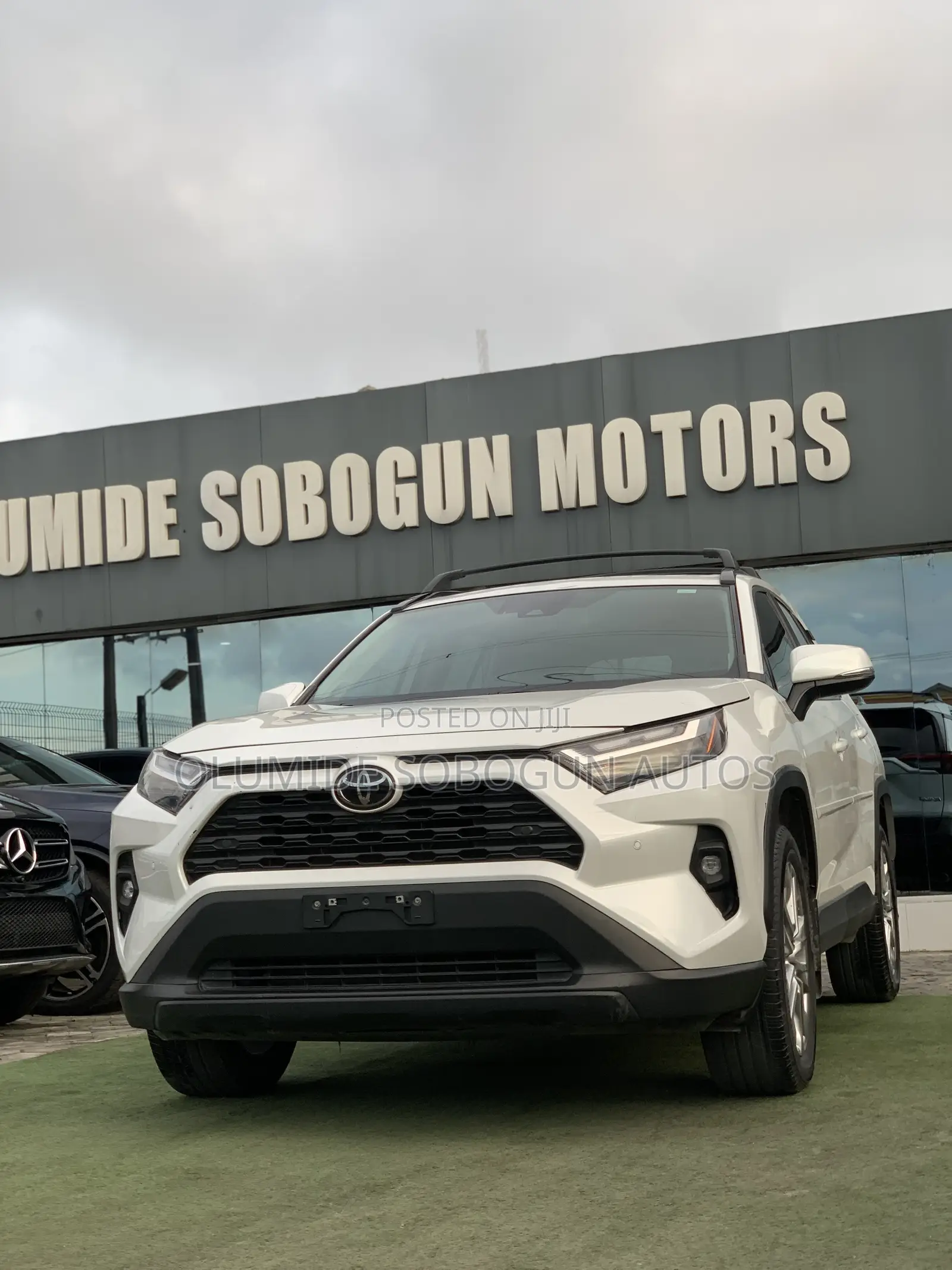 Toyota RAV4 XLE AWD 2024 White