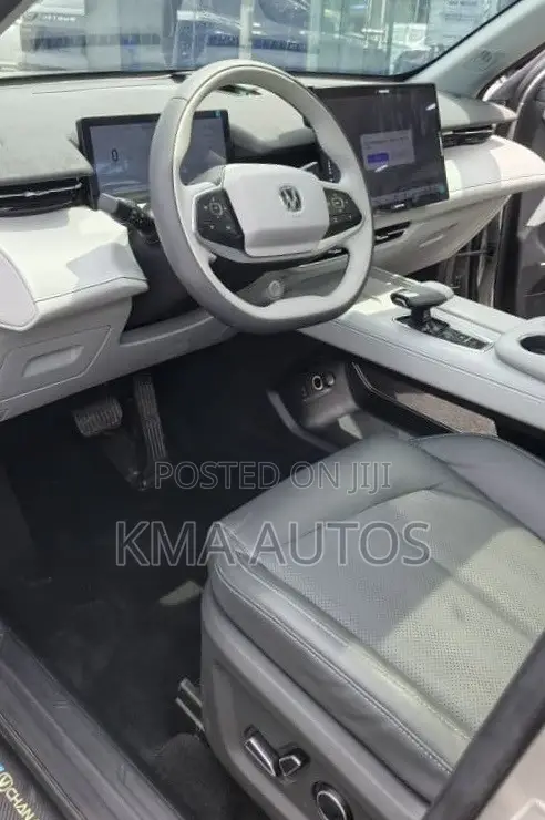 Changan UNI-V 2.0 Petrol FWD 2024 Silver