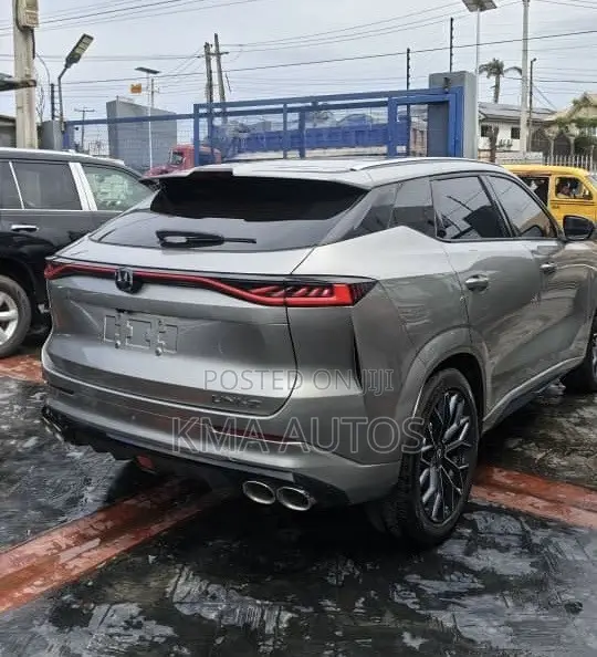 Changan UNI-V 2.0 Petrol FWD 2024 Silver