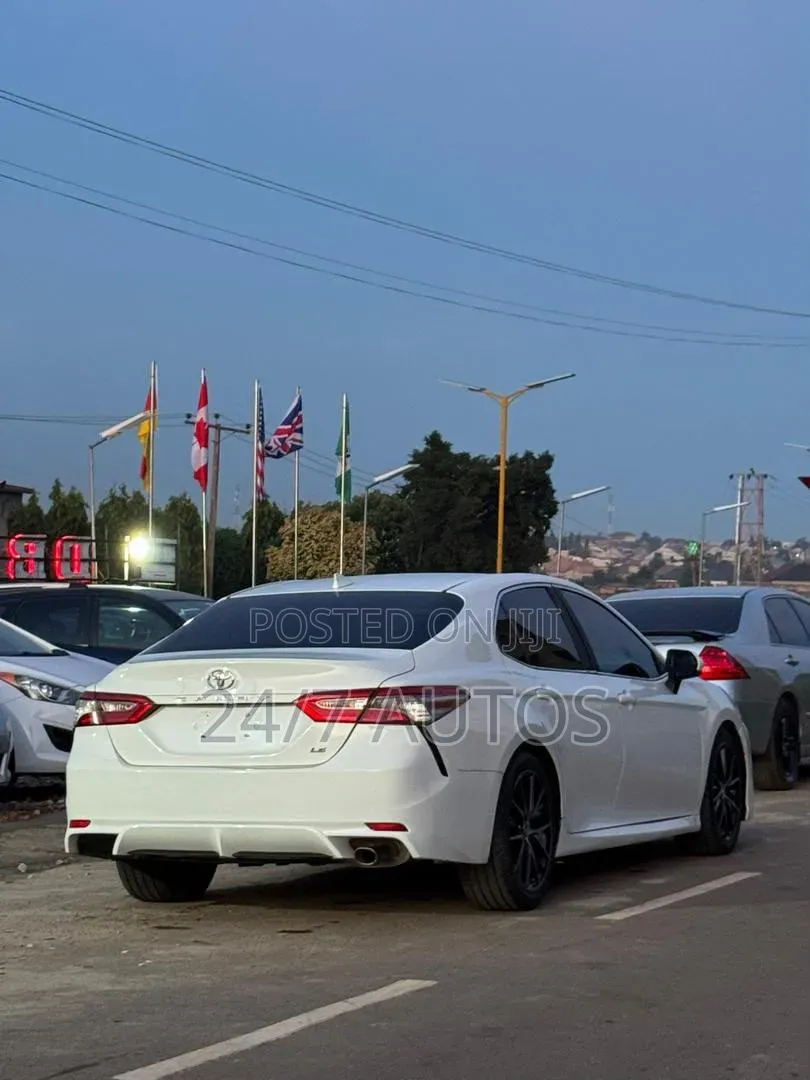 Toyota Camry 2018 White