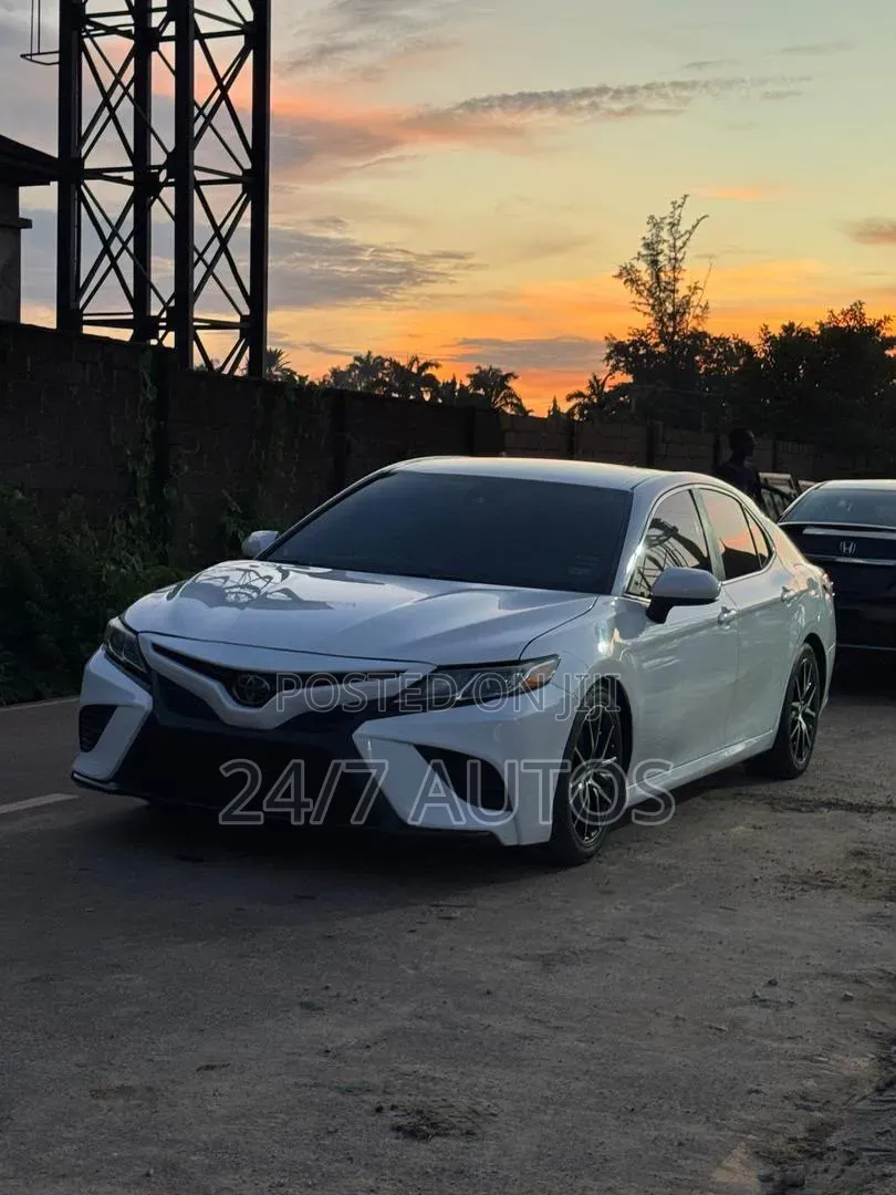 Toyota Camry 2018 White