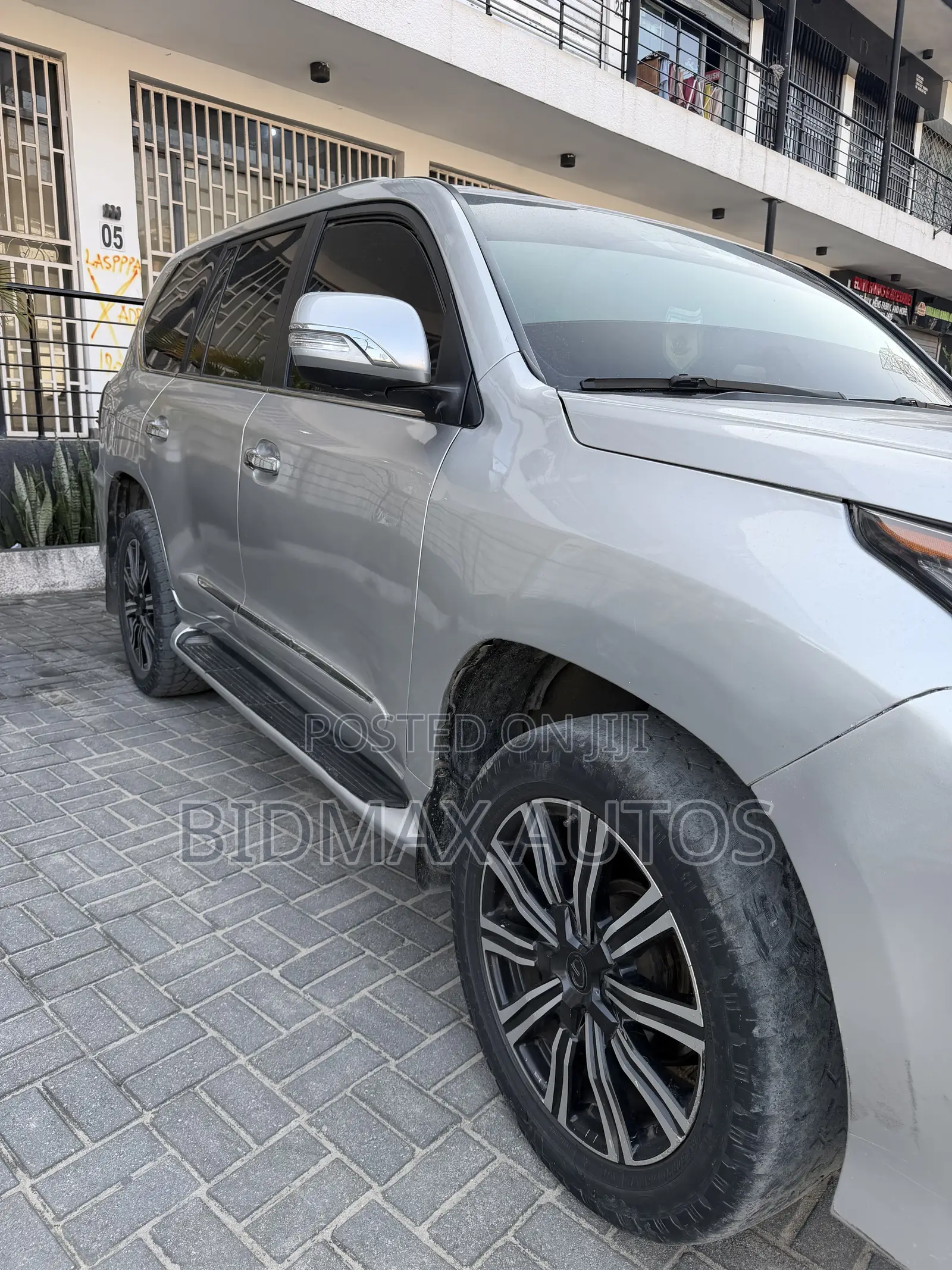 Lexus LX 570 2010 Silver