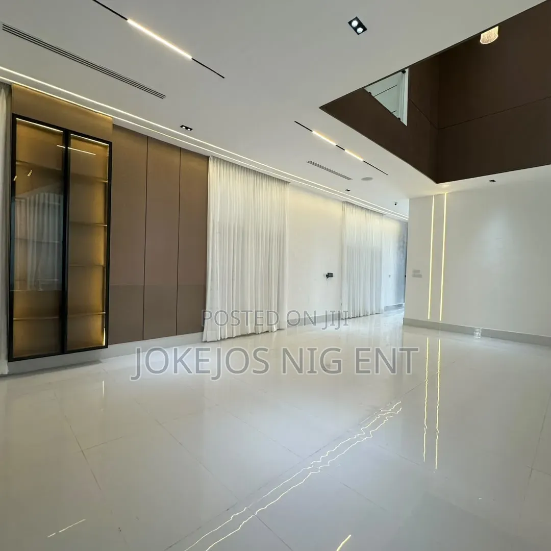 5bdrm Duplex in Orchid Road, Off Lekki-Epe Expressway for sale