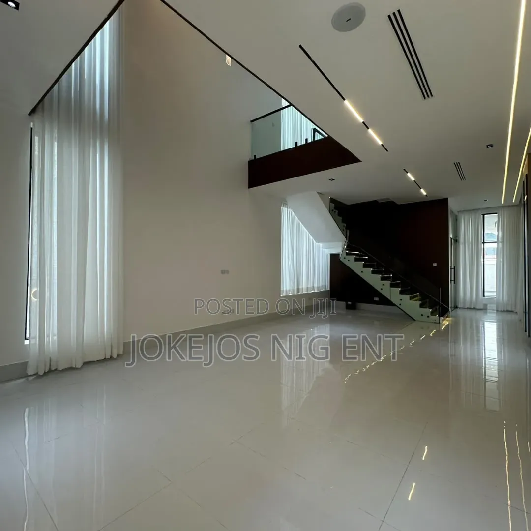 5bdrm Duplex in Orchid Road, Off Lekki-Epe Expressway for sale