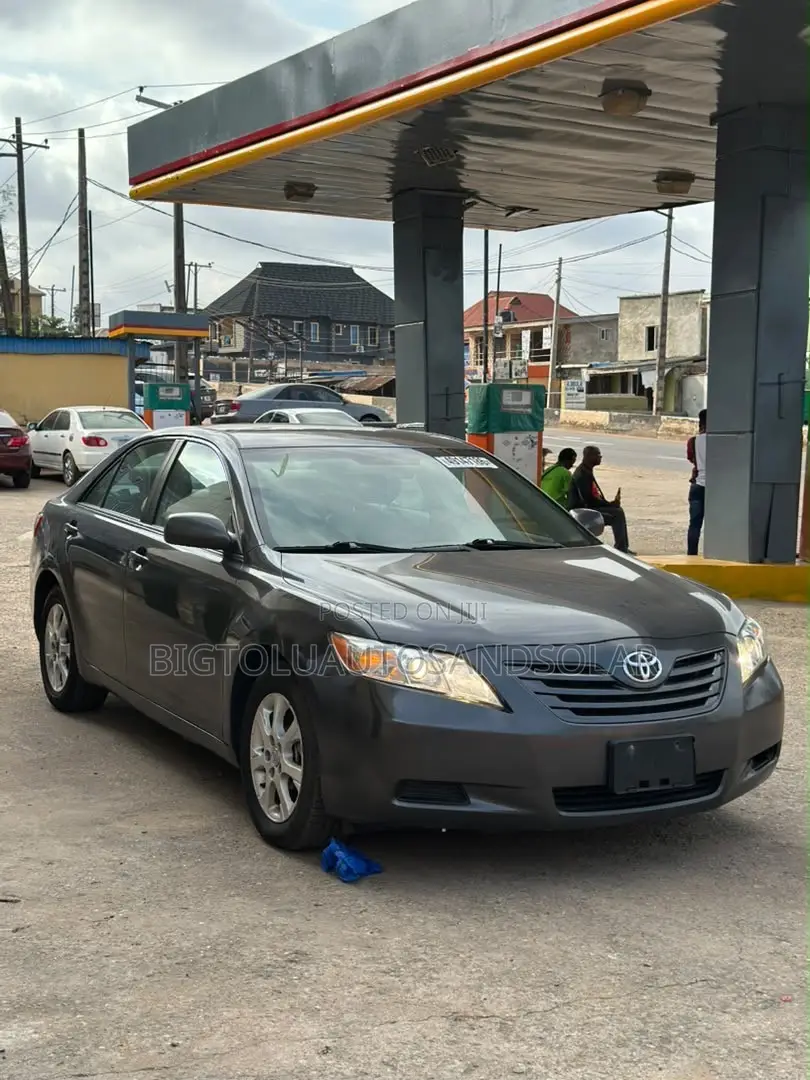 Toyota Camry LE V6 4dr Sedan (3.5L 6cyl 6AM) 2008 Gray