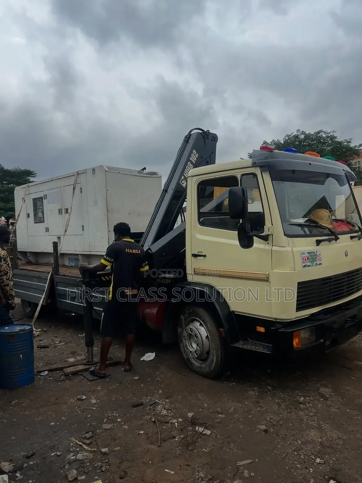 Affordable Trucks/Vans/Haibs for Moving
