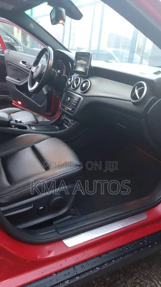 Mercedes-Benz GLA 250 2016 Red