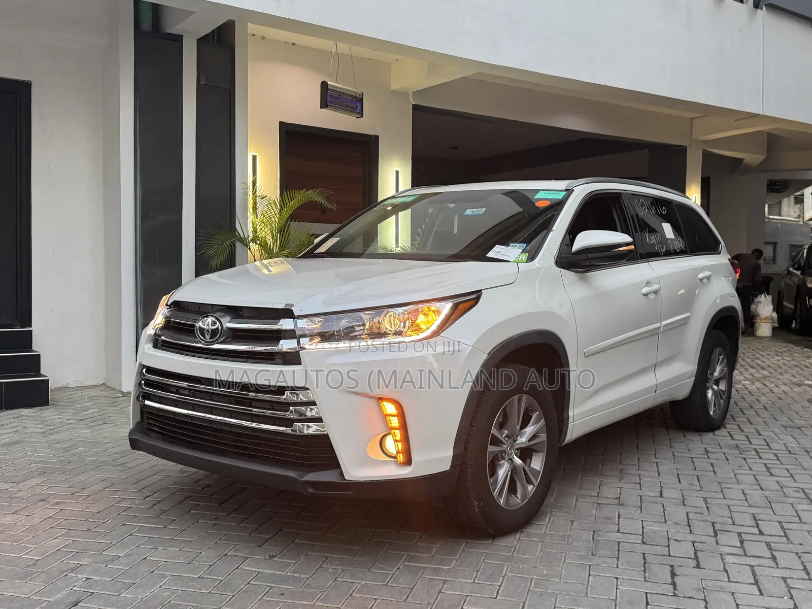 Toyota Highlander XLE 4dr SUV (3.5L 6cyl 6A) 2014 White