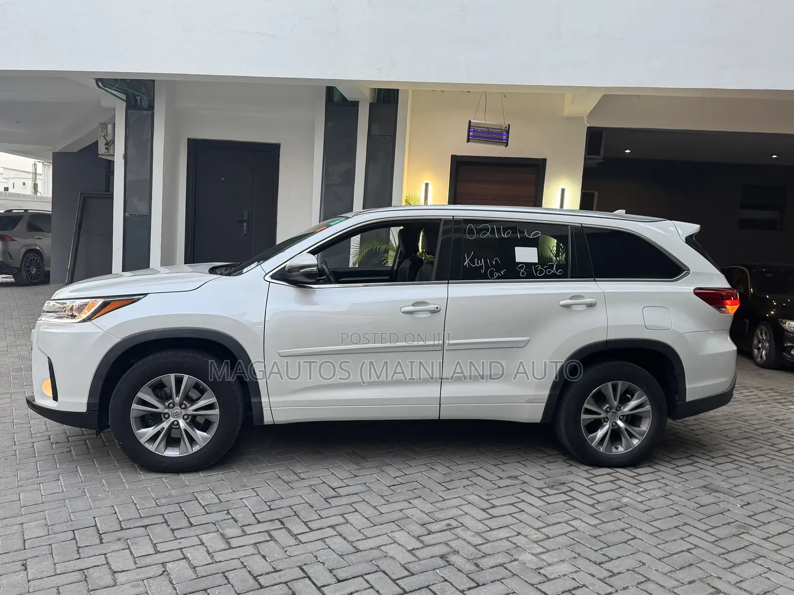 Toyota Highlander XLE 4dr SUV (3.5L 6cyl 6A) 2014 White