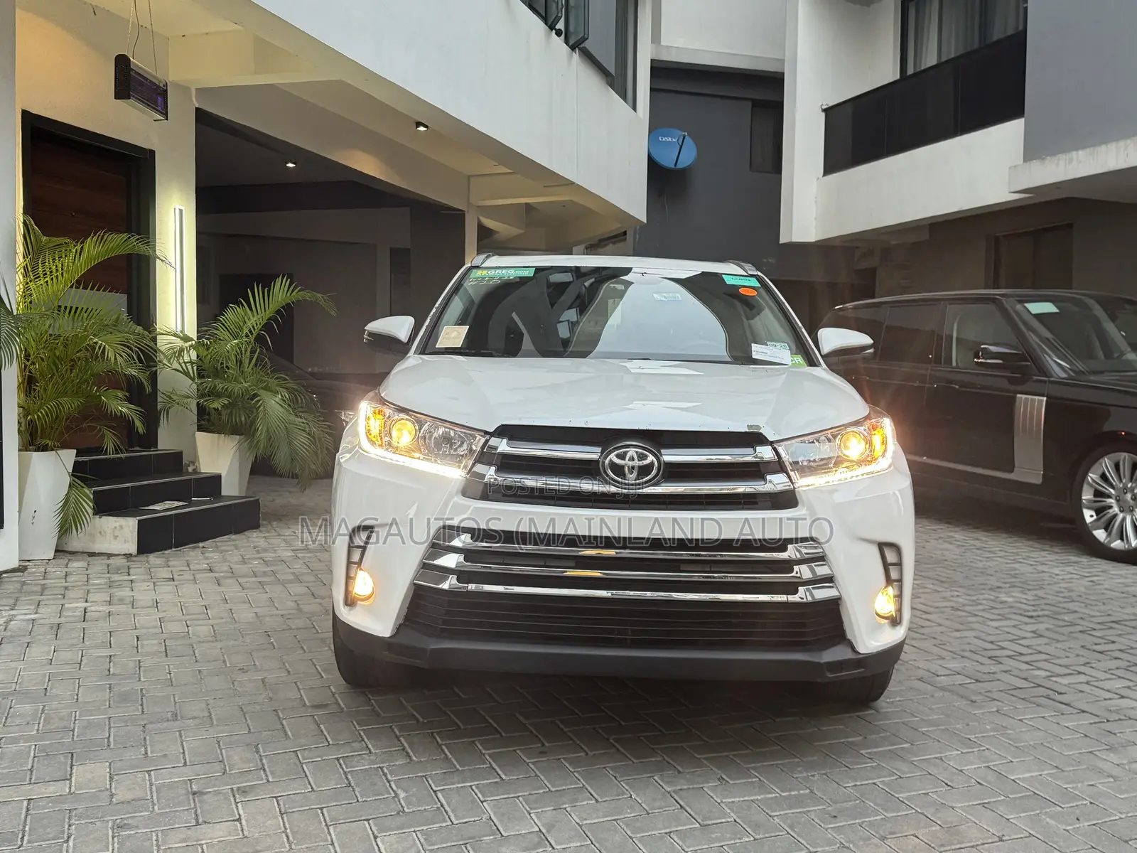 Toyota Highlander XLE 4dr SUV (3.5L 6cyl 6A) 2014 White