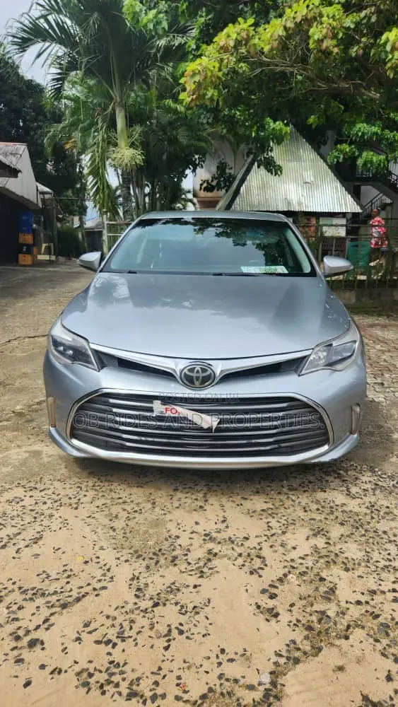 Toyota Avalon XLE Sedan FWD (3.5L 6cyl 6A) 2017 Gray