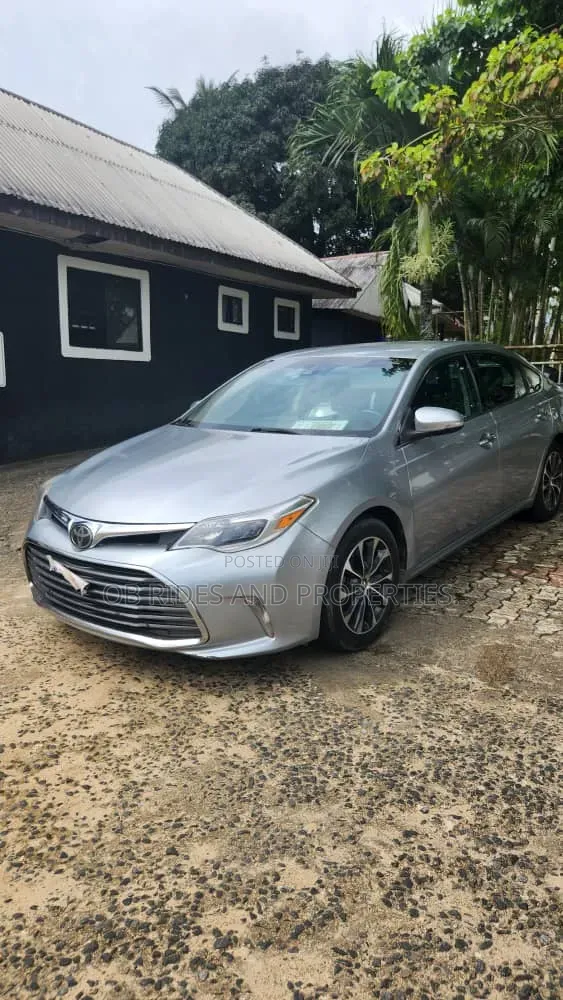 Toyota Avalon XLE Sedan FWD (3.5L 6cyl 6A) 2017 Gray