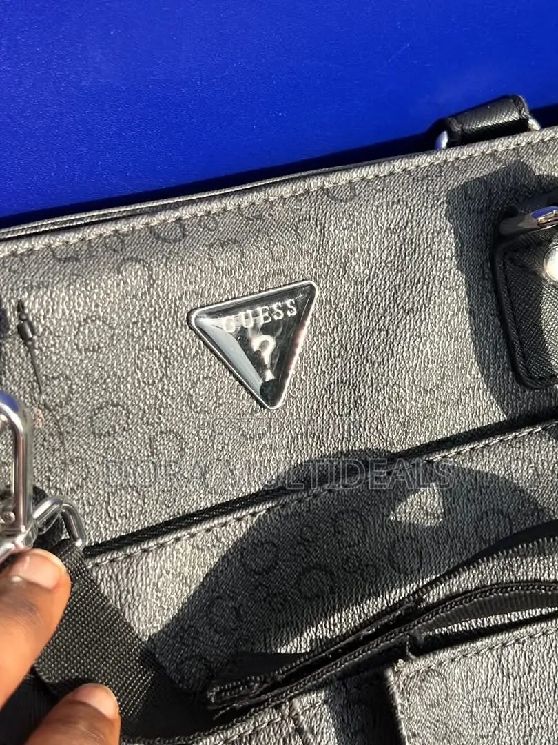 Guess Diaper Bag | Luxury, Style & Practicality for Mums!