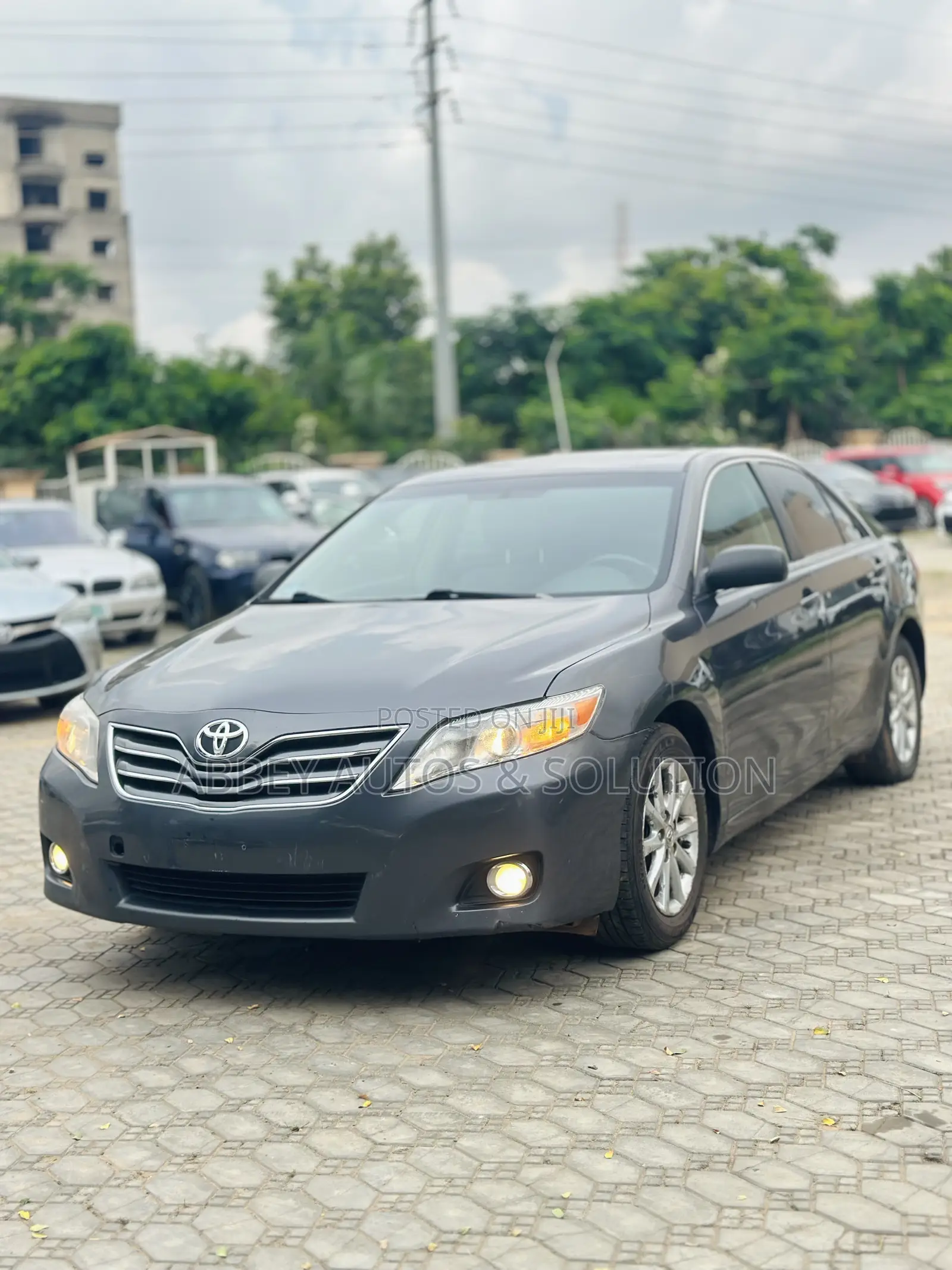 Toyota Camry XLE 4dr Sedan (2.5L 4cyl 6AM) 2010 Gray