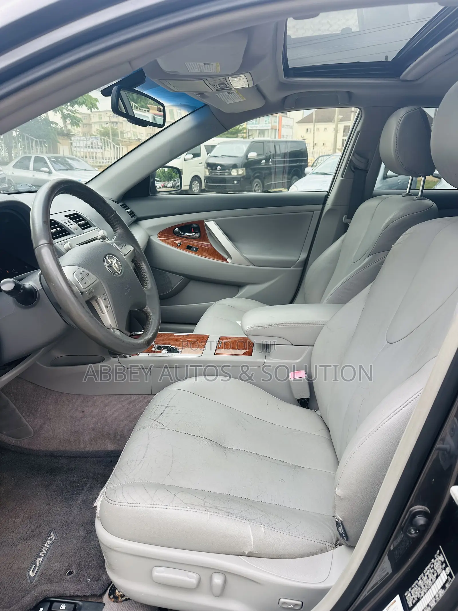 Toyota Camry XLE 4dr Sedan (2.5L 4cyl 6AM) 2010 Gray