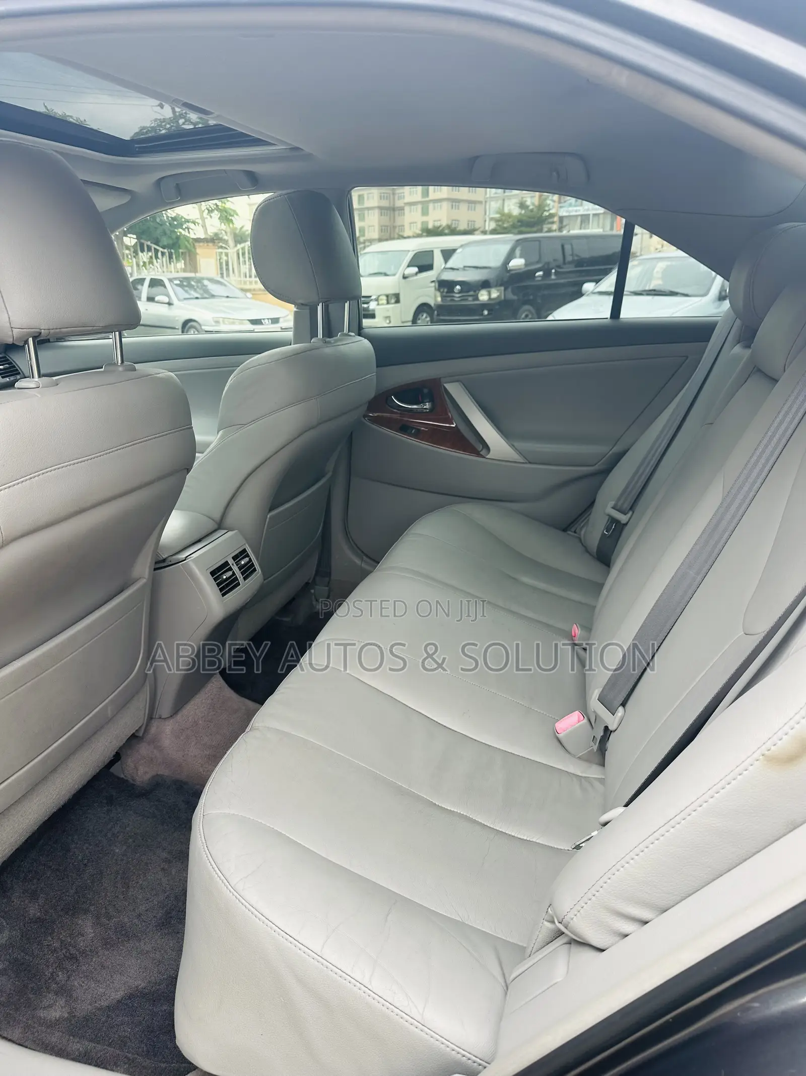 Toyota Camry XLE 4dr Sedan (2.5L 4cyl 6AM) 2010 Gray