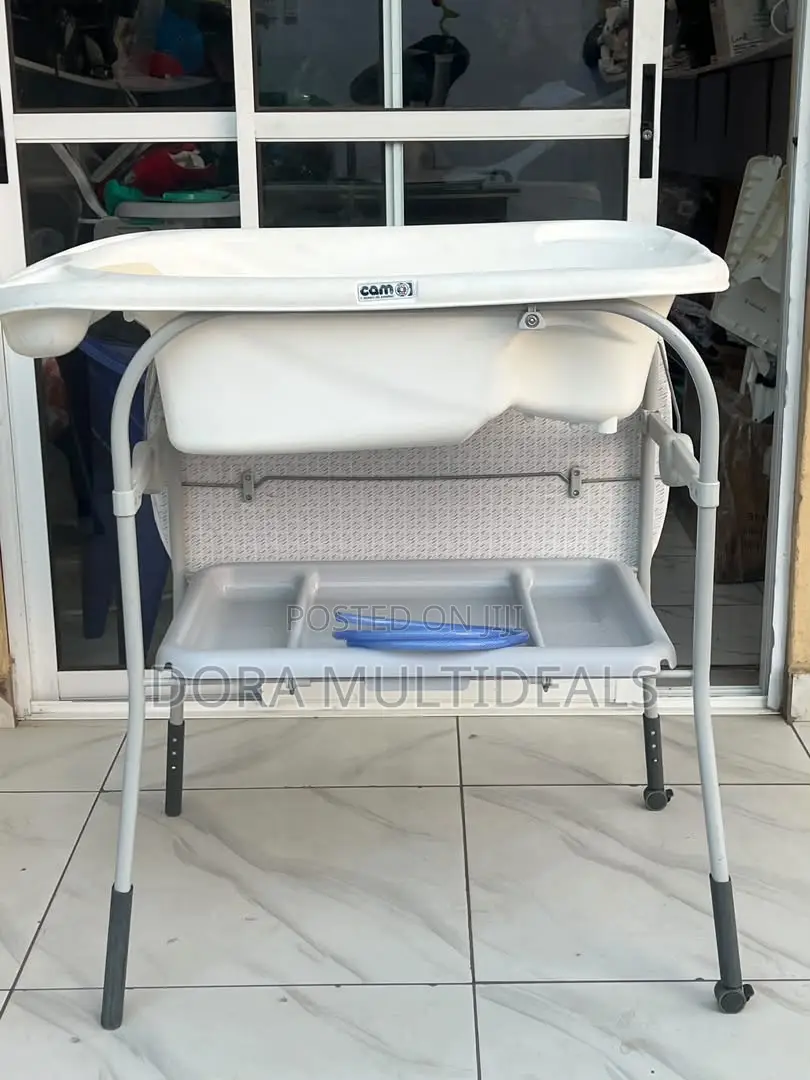 Chicco Baby Standing Bath & Dresser With Hose - Foreign Neatly Used