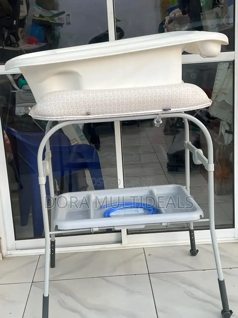 Chicco Baby Standing Bath & Dresser With Hose - Foreign Neatly Used