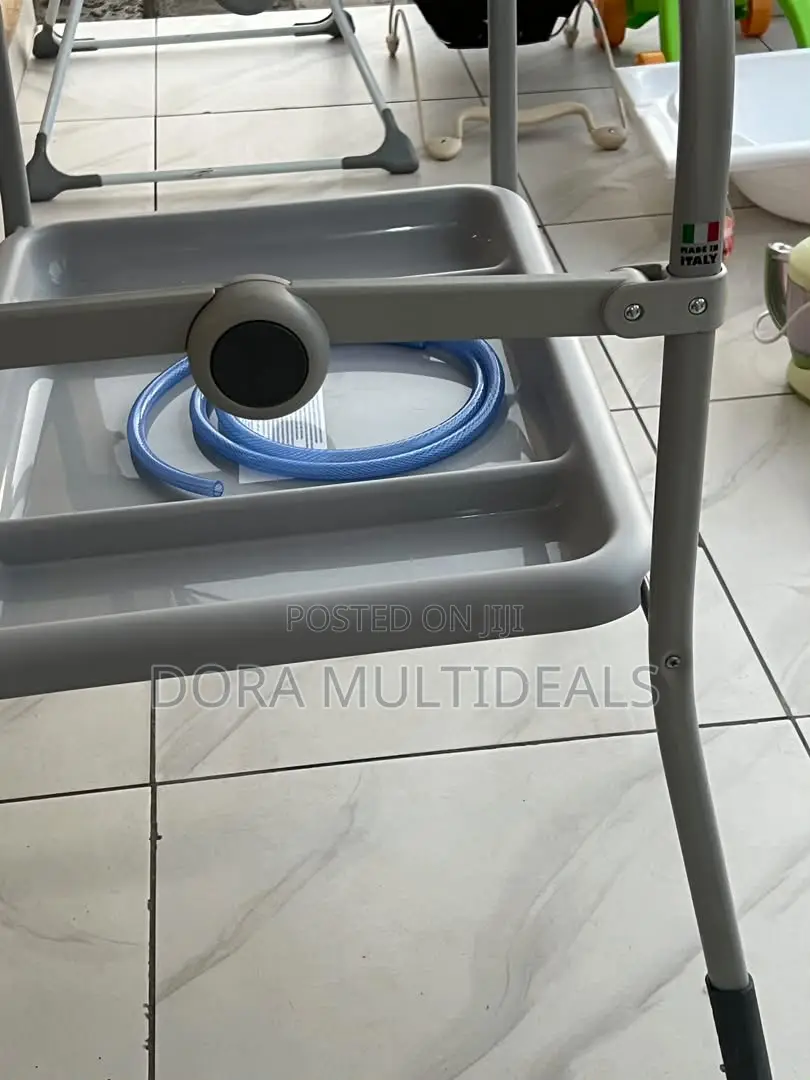 Chicco Baby Standing Bath & Dresser With Hose - Foreign Neatly Used