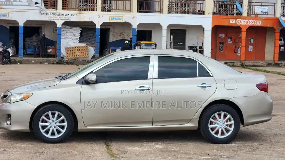 Toyota Corolla 2010 Gold