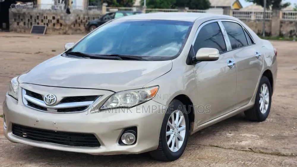 Toyota Corolla 2010 Gold